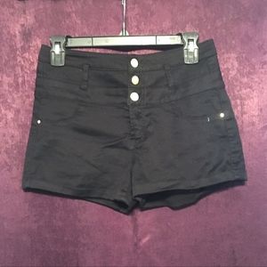 High-waisted Black shorts